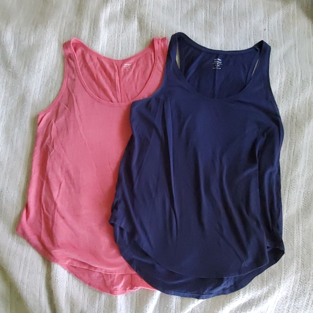 Set of 2 Old Navy tanks